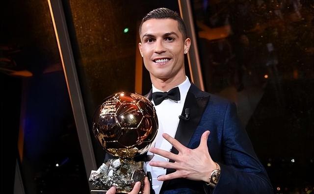 俄罗斯队高举奋斗旗帜，欧洲杯八强希望，表现亮眼