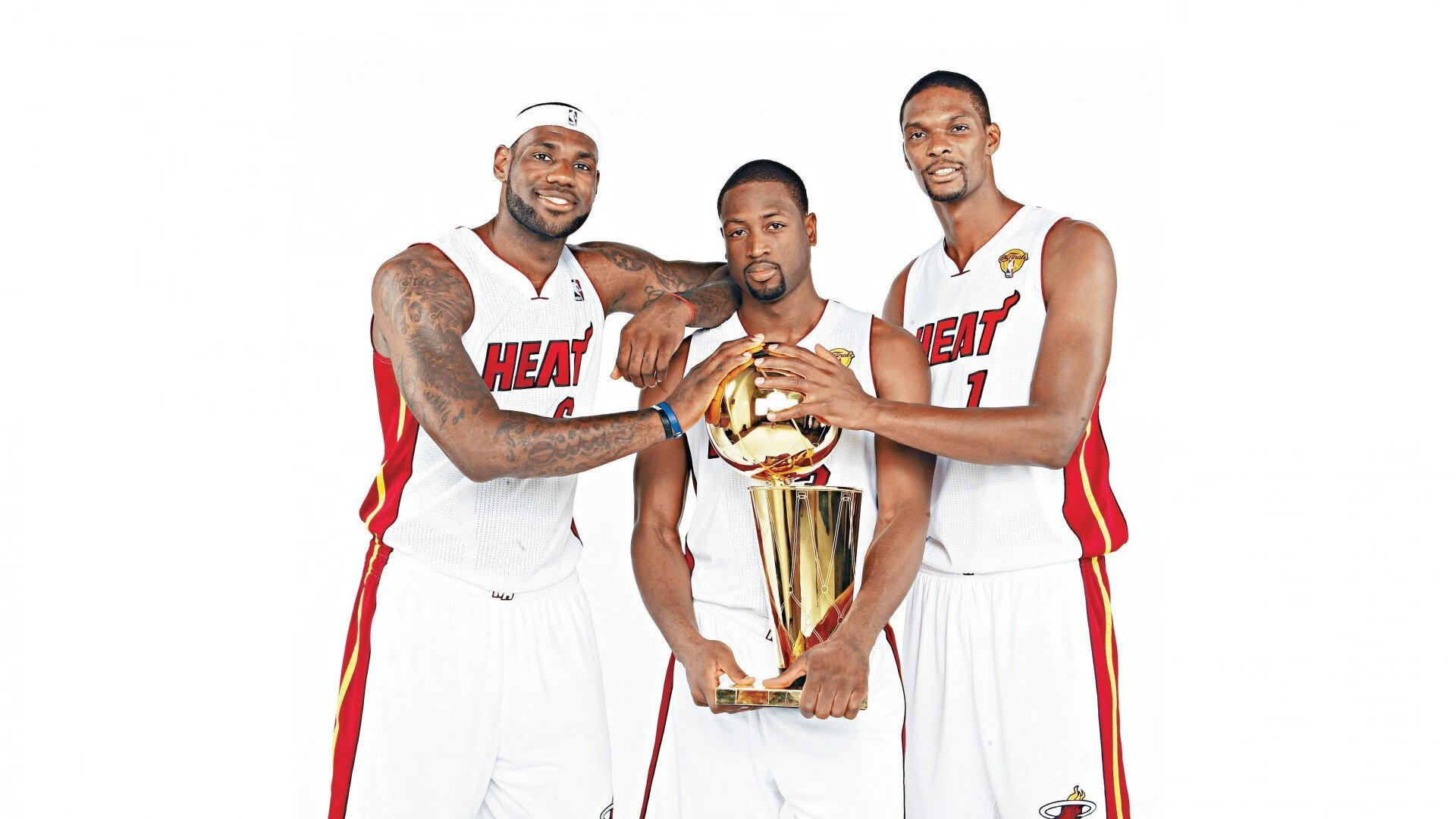 篮球风暴席卷东西，新疆队强势碾压北京，克莱·汤普森NBA焦点战独揽乾坤